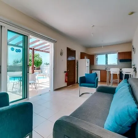 Villa Summer Breeze - Cheerful 2 Bedroom With Pool *