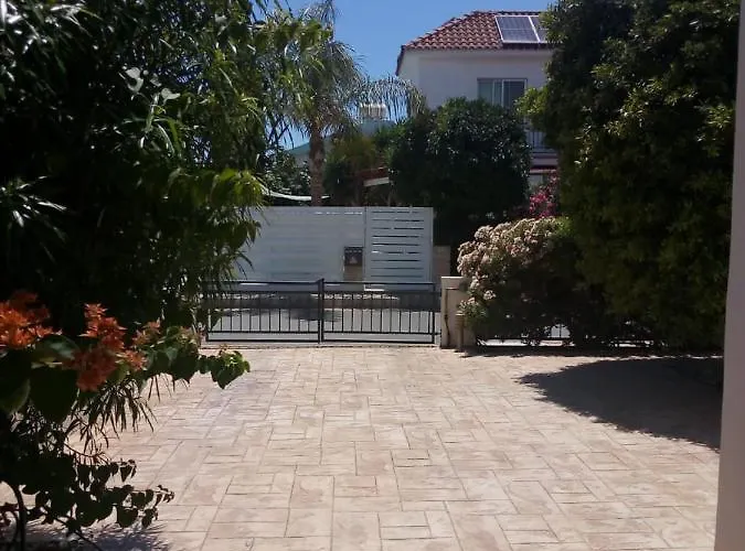 Villa Summer Breeze - Cheerful 2 Bedroom With Pool *